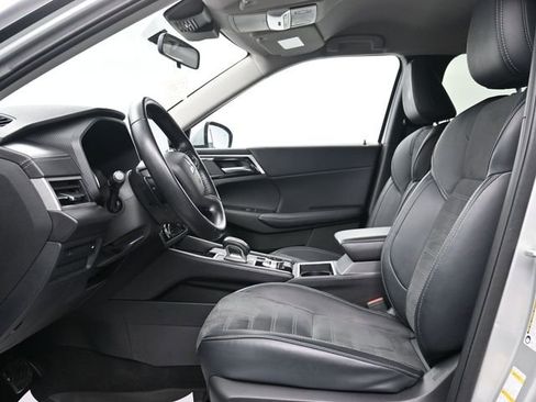 Used 2024 Mitsubishi Outlander SE image 9