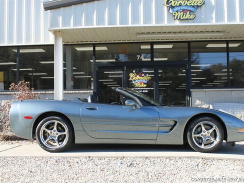 Used 2003 Chevrolet Corvette Coupe w/ Preferred Equipment Group1 RWD image 21
