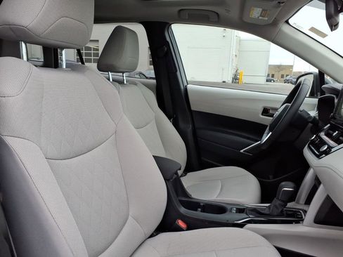 Used 2025 Toyota Corolla Cross LE w/ Moonroof Package image 25