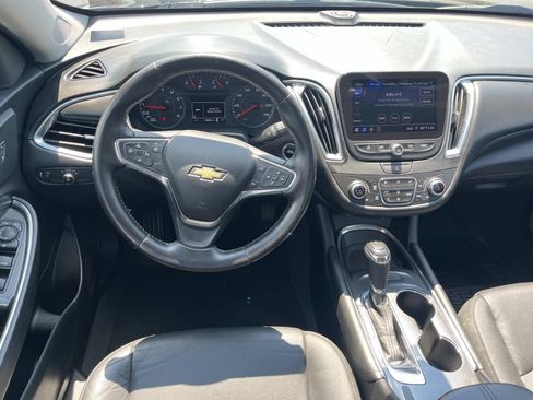 Used 2019 Chevrolet Malibu LT w/ Leather Package FWD image 10