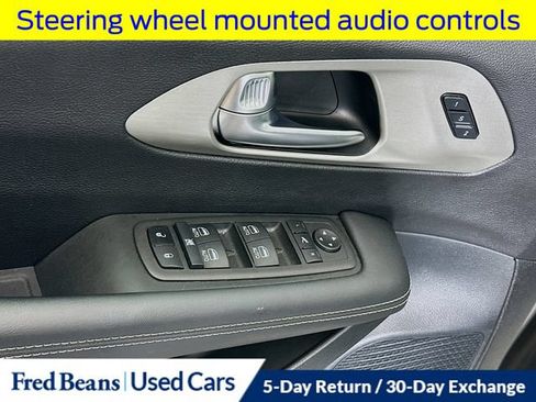Used 2023 Chrysler Pacifica Limited w/ S Appearance Package FWD image 23