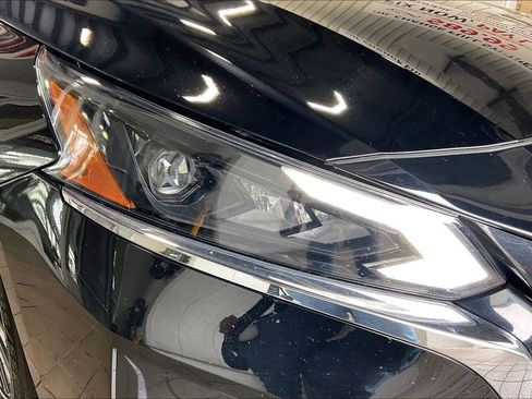 Used 2025 Nissan Altima 2.5 SV FWD image 24