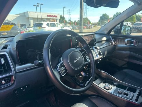 Used 2023 Kia Sorento EX image 9