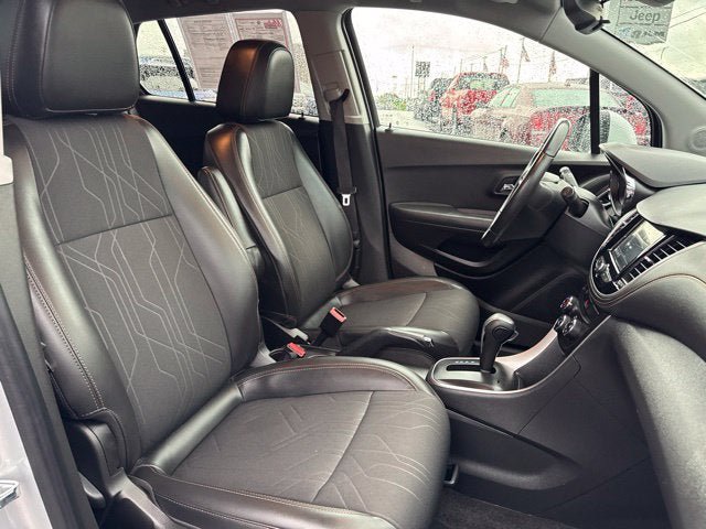 Used 2019 Chevrolet Trax LT w/ LT Convenience Package AWD/4WD image 28