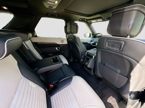 Used 2021 Land Rover Discovery HSE R-Dynamic image 32