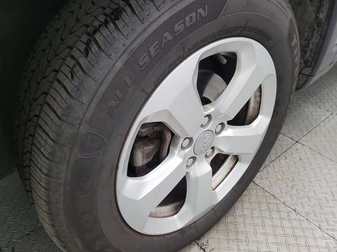 Used 2018 Jeep Compass Latitude image 31