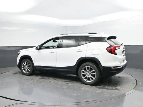 Used 2024 GMC Terrain SLT AWD/4WD image 8