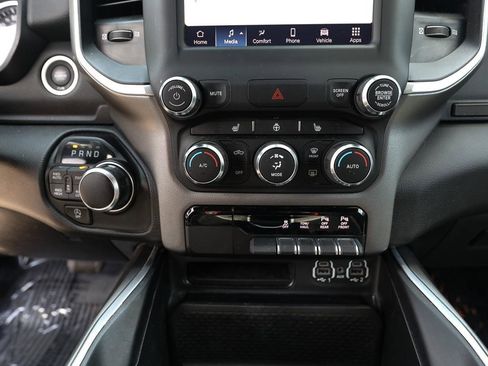 Used 2022 RAM 1500 Big Horn AWD/4WD image 19