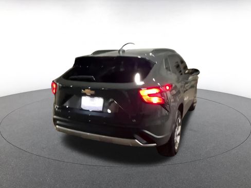 Used 2025 Chevrolet Trax LT image 14