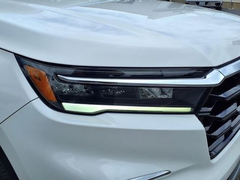 Used 2025 Honda Pilot Touring image 9