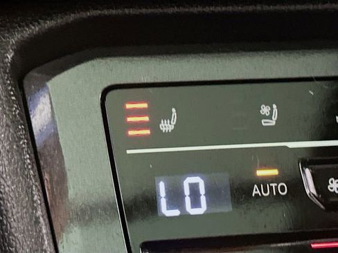 Used 2024 Volkswagen Tiguan SEL R-Line w/ MDO Package, Two-Row image 17