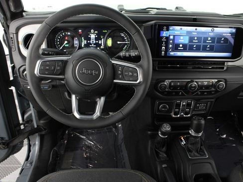 Used 2025 Jeep Wrangler Unlimited Sahara w/ Safety Group AWD/4WD image 10