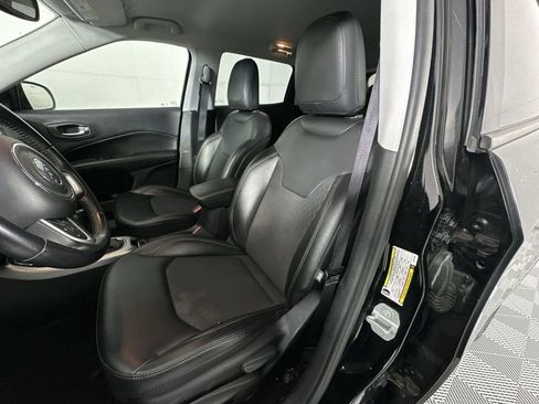 Used 2019 Jeep Compass Latitude FWD image 11