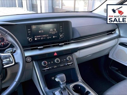 Used 2024 Kia Carnival LX image 6