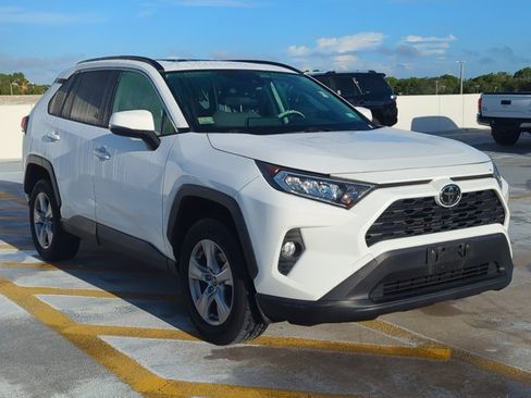 Used 2019 Toyota RAV4 XLE w/ Convenience Package AWD/4WD image 4