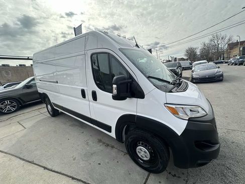 Used 2025 RAM ProMaster 2500 w/ Convenience Group FWD image 11