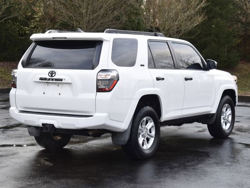 Used 2016 Toyota 4Runner SR5 image 32