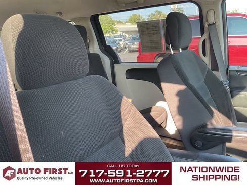 Used 2017 Dodge Grand Caravan SE FWD image 12
