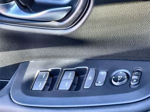 Certified 2025 Honda HR-V LX image 30