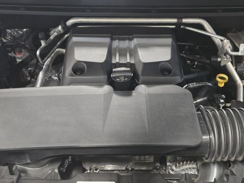 Used 2024 Chevrolet Colorado LT w/ LT Convenience Package II RWD image 11