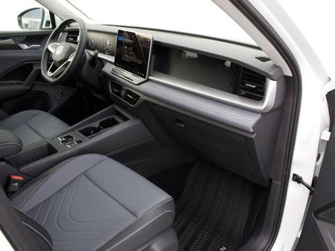 New 2026 Volkswagen Tiguan SE AWD/4WD image 34