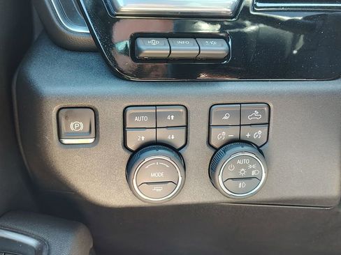 Used 2025 Chevrolet Silverado 1500 High Country AWD/4WD image 12