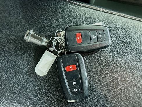 Used 2022 Toyota 4Runner TRD Off-Road image 36