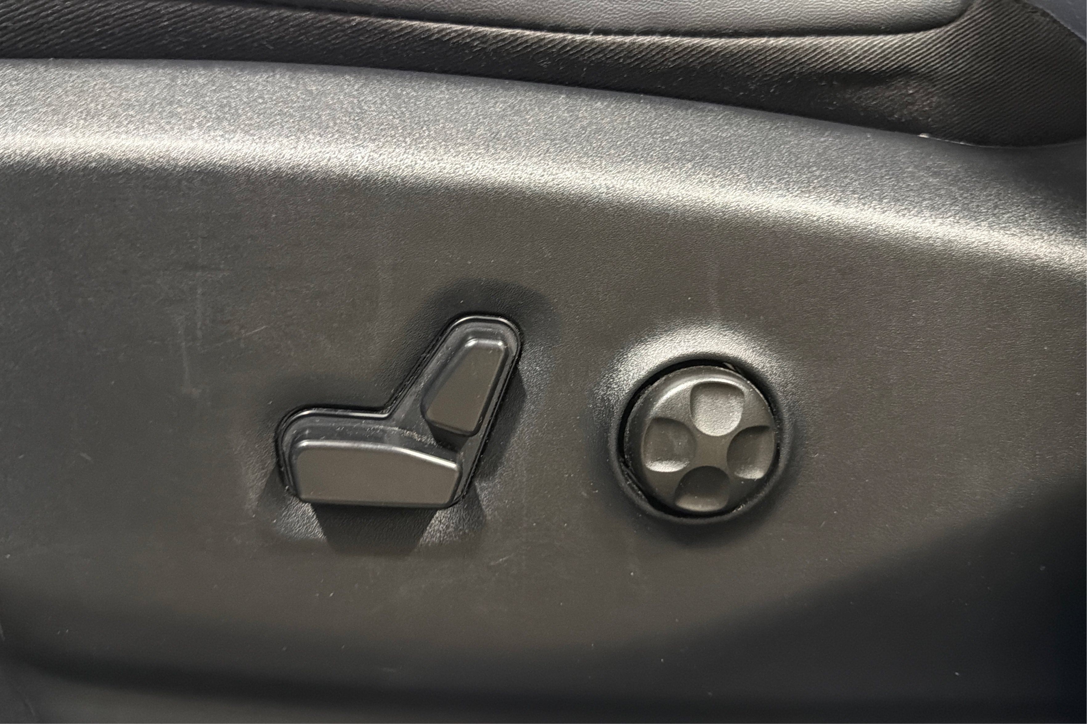 Used 2025 Chrysler Pacifica Select FWD image 19
