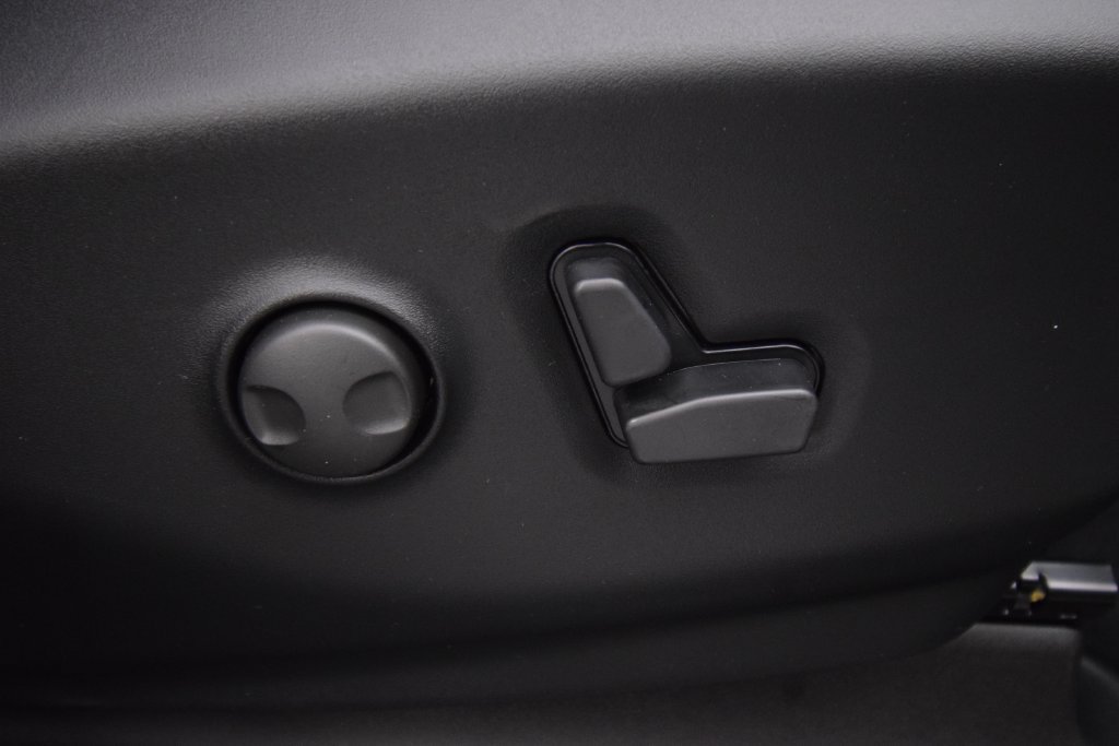 New 2027 Chrysler Pacifica Select w/ Family Tech Group AWD/4WD image 20