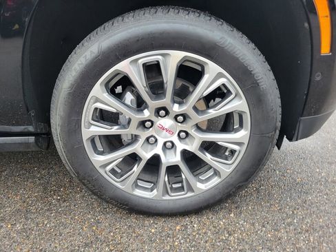 Used 2025 GMC Yukon XL Denali w/ Denali Reserve Package image 8