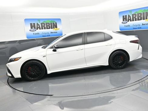 Used 2023 Toyota Camry SE image 2