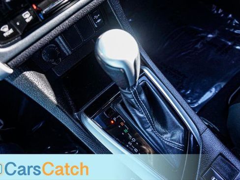 Used 2018 Toyota Corolla LE image 35