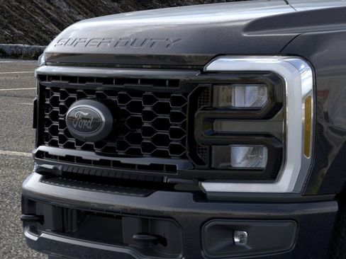New 2026 Ford F250 XLT w/ XLT Premium Package AWD/4WD image 17