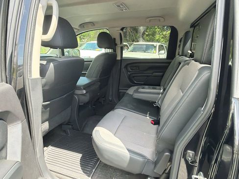 Used 2017 Nissan Titan S image 23