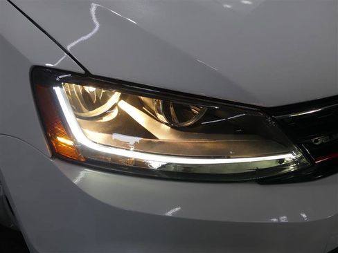 Used 2017 Volkswagen Jetta S image 12