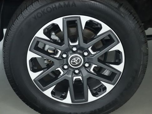 Used 2024 Toyota Tundra Limited AWD/4WD image 12