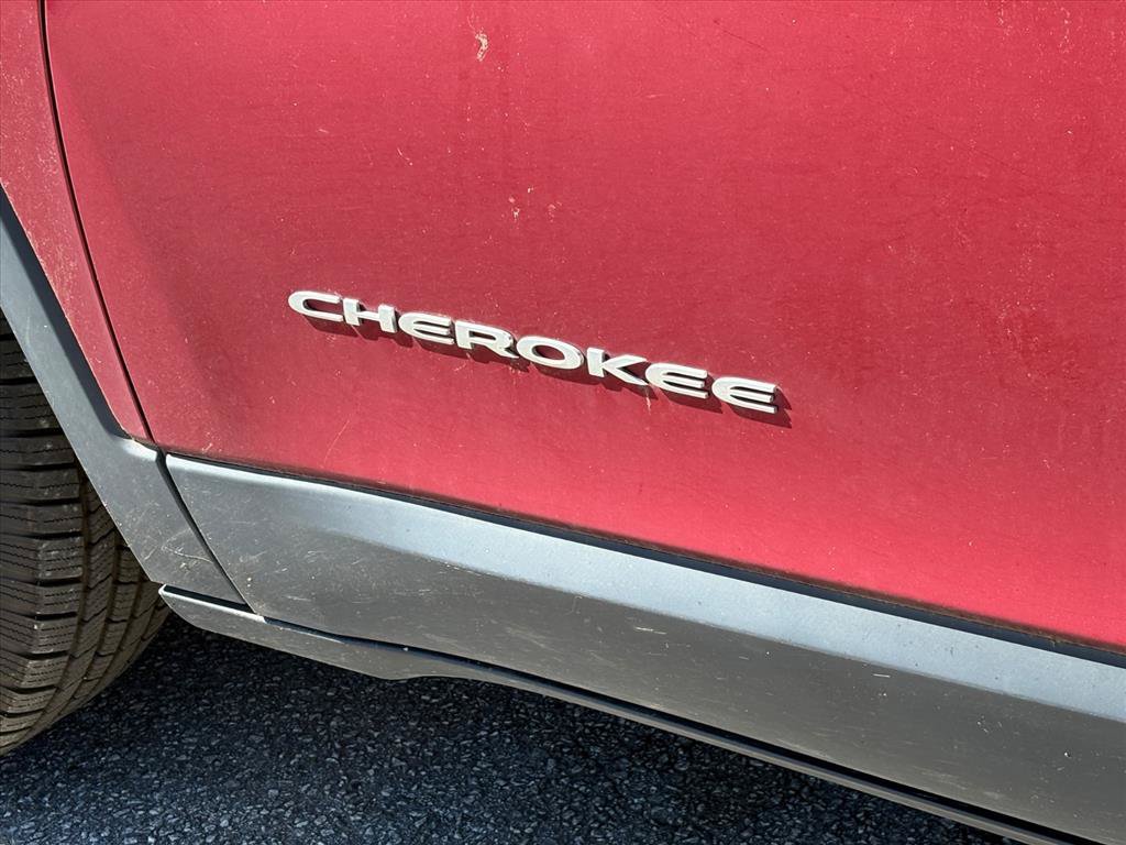 Used 2017 Jeep Cherokee Latitude w/ Cold Weather Group AWD/4WD image 11