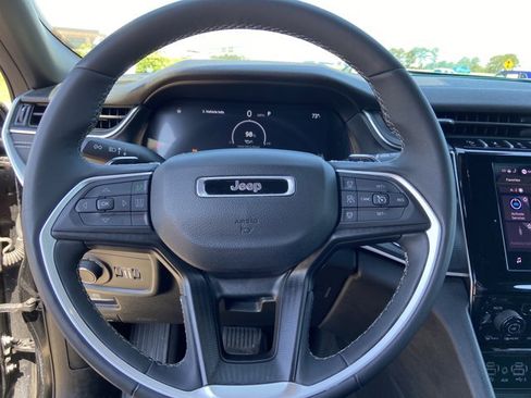 Used 2025 Jeep Grand Cherokee Altitude AWD/4WD image 35