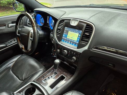 Used 2013 Chrysler 300 C AWD/4WD image 10