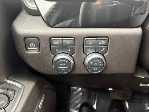 Used 2025 GMC Sierra 1500 Elevation w/ Preferred Package AWD/4WD image 13