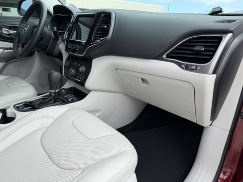 Used 2020 Jeep Cherokee Limited w/ Technology Group image 13