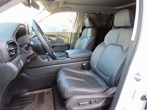 Certified 2025 Honda Pilot Touring image 14