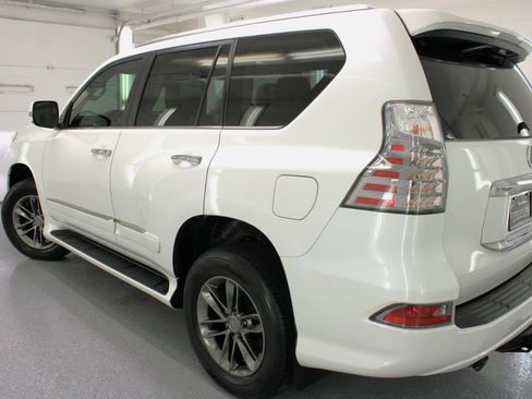 Used 2017 Lexus GX 460 Premium image 16