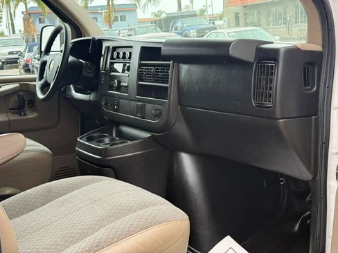 Used 2015 Chevrolet Express 2500 RWD image 18