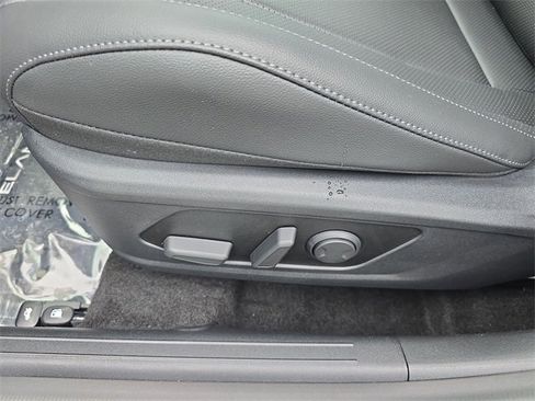 New 2025 Hyundai Elantra Limited image 12