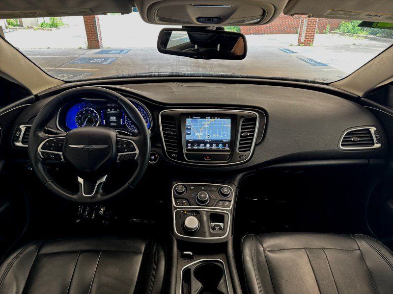 Used 2017 Chrysler 200 Limited Platinum FWD image 19