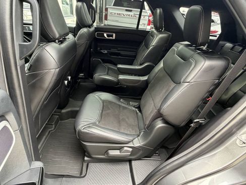 Used 2022 Ford Explorer ST AWD/4WD image 18