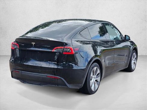 Used 2023 Tesla Model Y Long Range AWD/4WD image 5