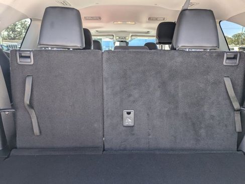 Certified 2025 Toyota Highlander XLE image 6