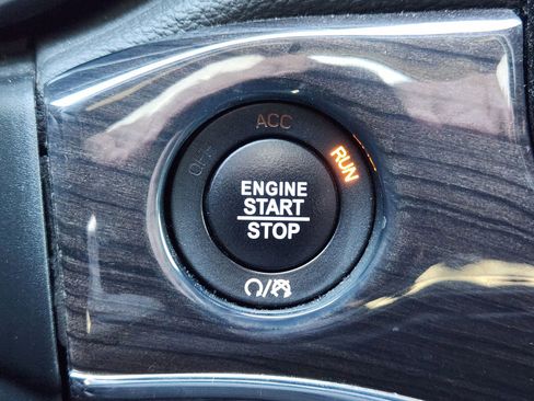 Used 2020 Jeep Grand Cherokee Overland image 25